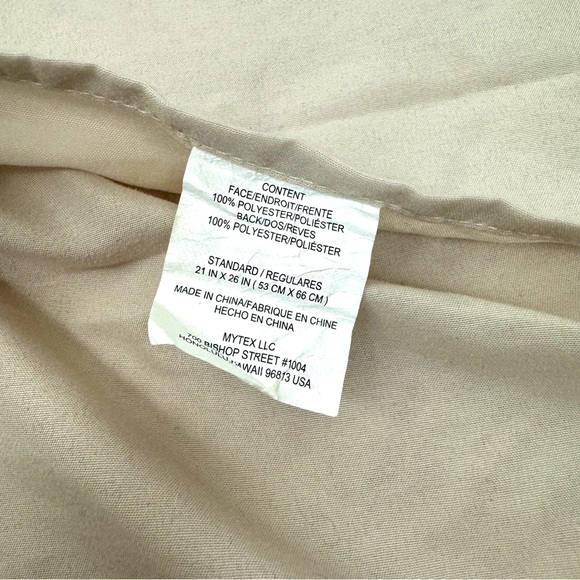 2 Pillow Shams With 4 Matching Pillows - Picture 7 of 7